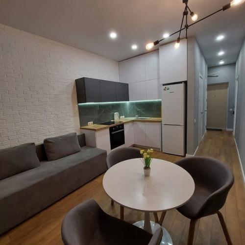 Моя однушка.  На кухне сделали спальню гостинную, а в комнате кухню гостинную. 02