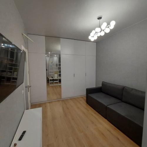 Моя однушка.  На кухне сделали спальню гостинную, а в комнате кухню гостинную. 05