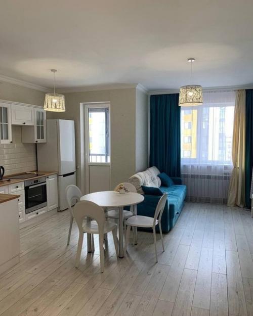 Снесли стены и сделали одну большую квартиру студию. 01