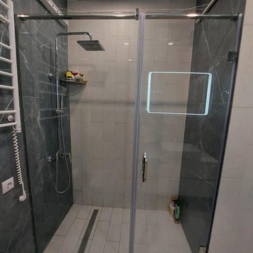 Моя однушка.  На кухне сделали спальню гостинную, а в комнате кухню гостинную. 09