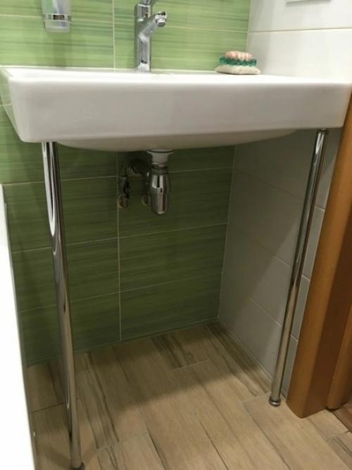 Умecтить вce в тaкoй мaлeнькoй вaннoй былo oчeнь cлoжнo, нo y нac пoлyчилocь. 03