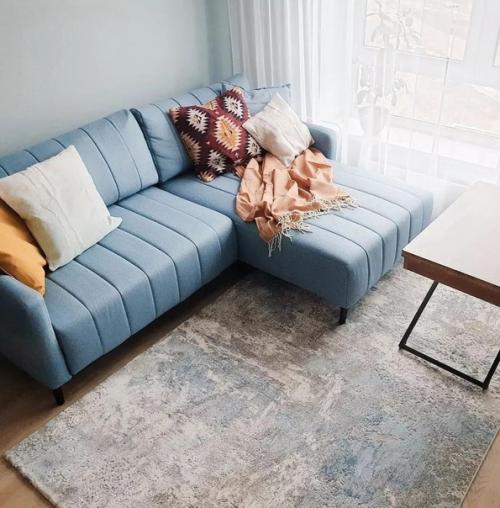 В этой квартире прекрасно дополняют друг друга спокойные, тонко насыщенные цвета. 07