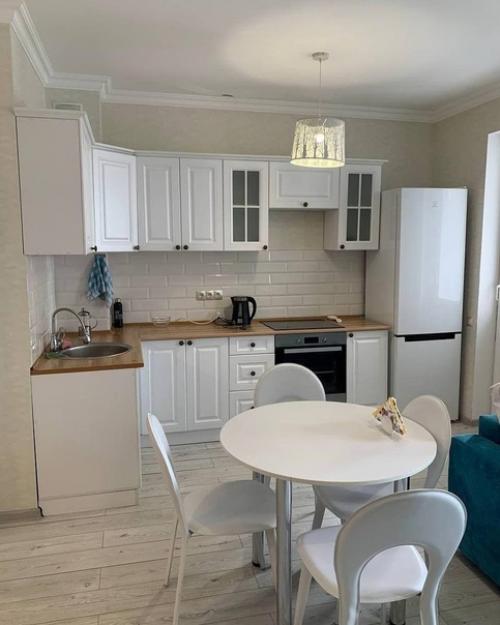 Снесли стены и сделали одну большую квартиру студию. 02