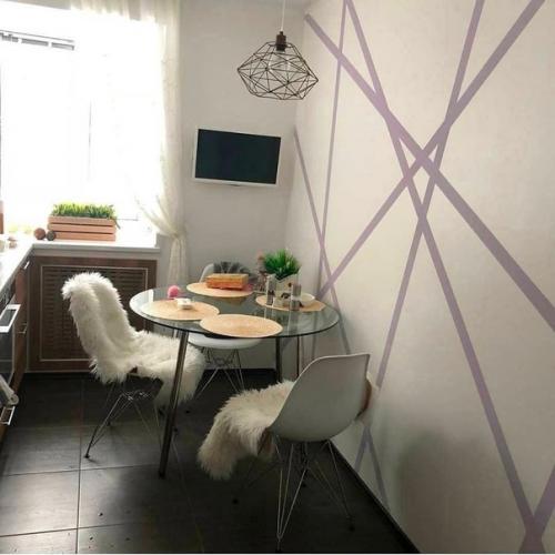 Начали делать ремонт в квартире, начиная с кухни.