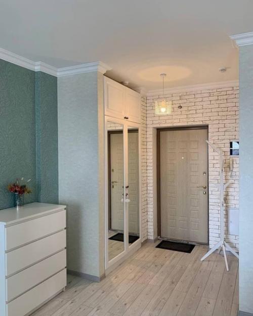 Снесли стены и сделали одну большую квартиру студию. 04