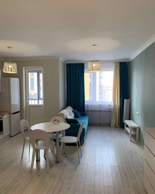 Снесли стены и сделали одну большую квартиру студию.