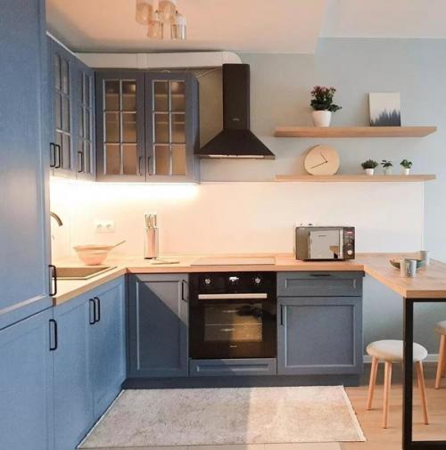 В этой квартире прекрасно дополняют друг друга спокойные, тонко насыщенные цвета. 03