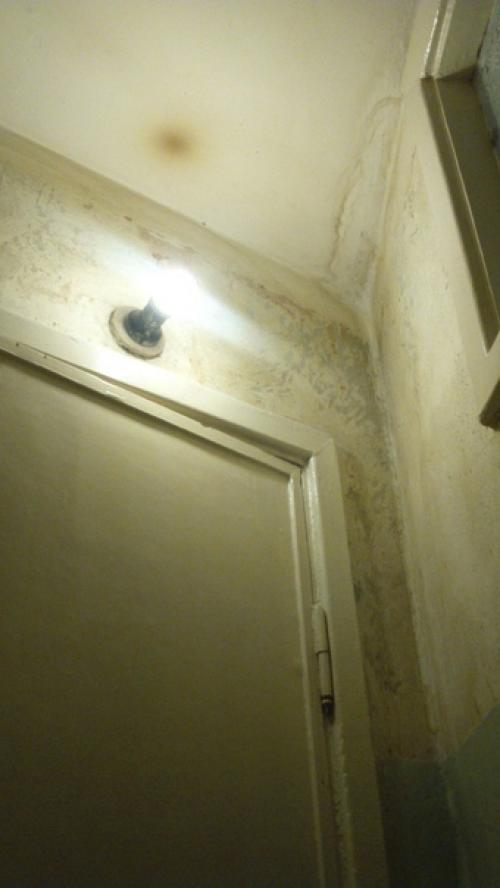 Ванную комнату мы вам уже показали, как сделать ремонт бюджетно, а вот вам еще наш туалет. 04