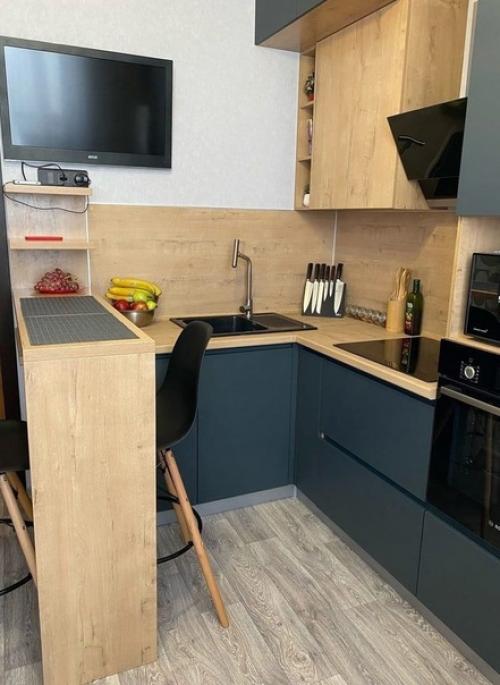 Мы приняли решение провести капитальный ремонт на кухне, чтобы сделать её более функциональной. 05