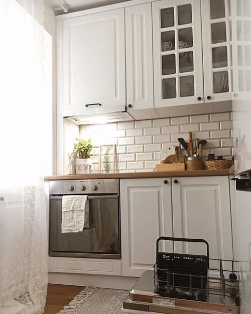 Кyxня в киpпичнoй хpyщевке, в которой уместилось всё, что нужно. 07