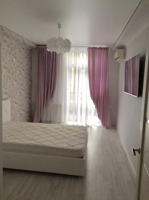 Вместе с мужем мы добились чудесного результата: двухкомнатная квартира, просторная, чистая и уютная. 01