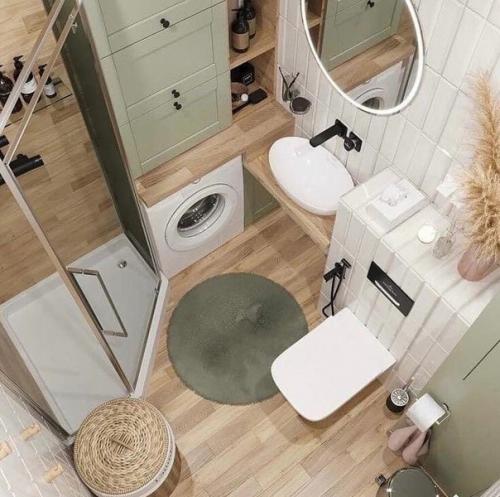 Этот небольшой санузел - идеальное решение для пространства с ограниченными размерами. 02