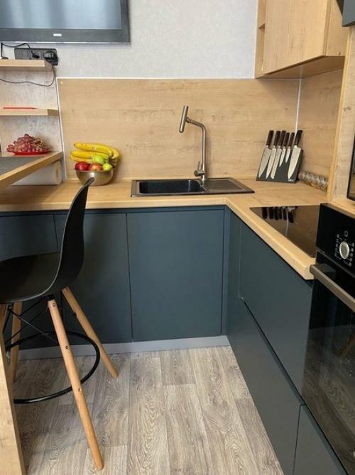 Мы приняли решение провести капитальный ремонт на кухне, чтобы сделать её более функциональной. 01