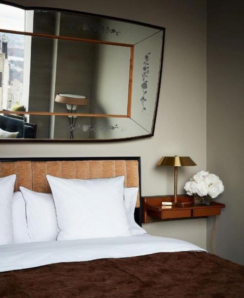 Спальня с великолепным видом за окном - это идеальное место, чтобы провести уютный и расслабляющий день. 03