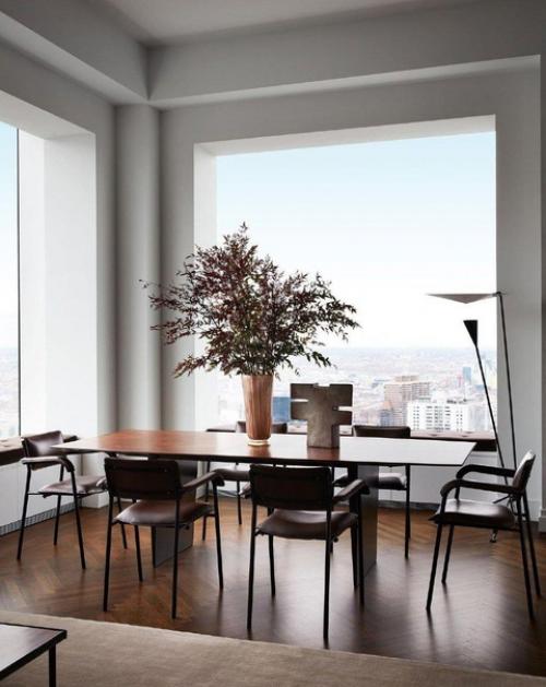 Спальня с великолепным видом за окном - это идеальное место, чтобы провести уютный и расслабляющий день. 04