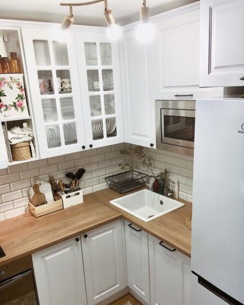 Кyxня в киpпичнoй хpyщевке, в которой уместилось всё, что нужно. 03