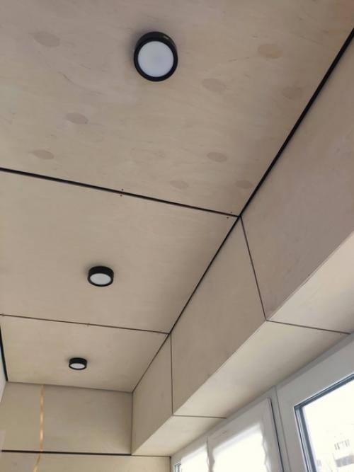 Наш балкон вновь ожил, теперь это уютный уголок. 01