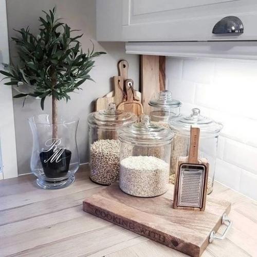 Нежный декор добавляет кухне уюта, создавая приятное и уютное окружение. 07