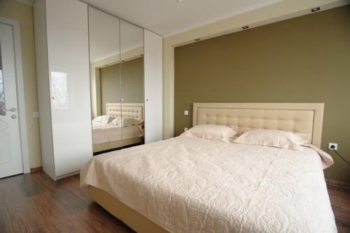 Когда мы купили эту квартиру, она была в ужасном состоянии. 04