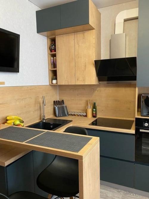 Мы приняли решение провести капитальный ремонт на кухне, чтобы сделать её более функциональной. 04