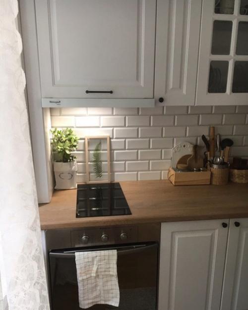 Кyxня в киpпичнoй хpyщевке, в которой уместилось всё, что нужно. 01