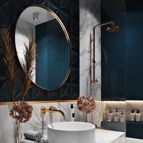 Насыщенный синий цвет в санузле.