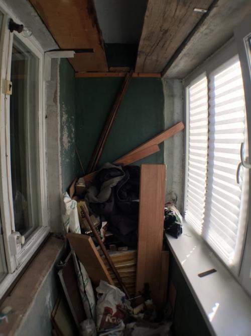 Наш балкон вновь ожил, теперь это уютный уголок.