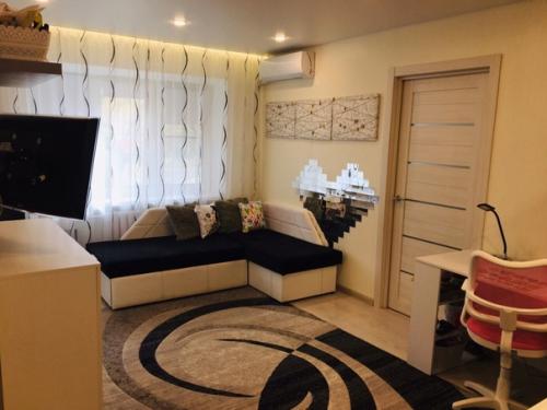 Сделали косметический ремонт, при чем все самостоятельно. 02