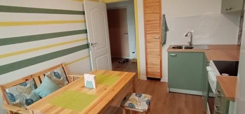 В роль бюджетного дизайнера вошла. 03