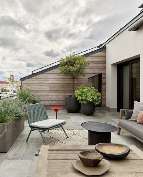 Простор, свет и уют - вот что первым делом приходит на ум, когда входишь в эту великолепную квартиру с большой террасой. 08