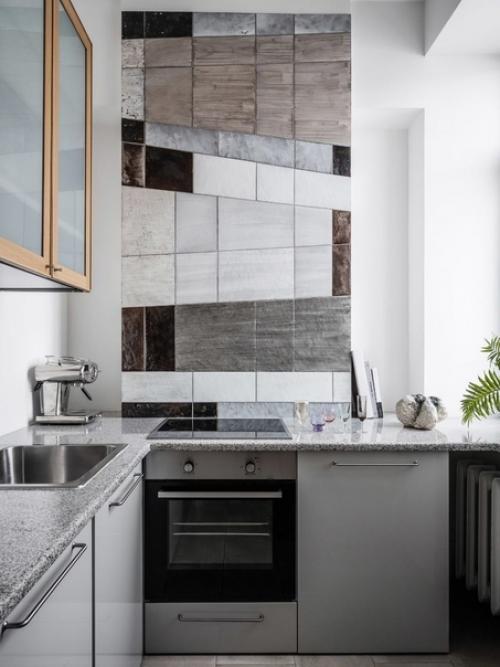 Дом весьма старый, аж 1945 года. 03