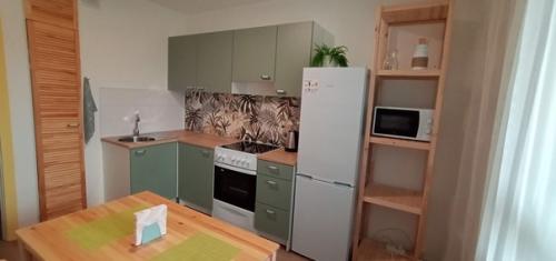 В роль бюджетного дизайнера вошла. 01