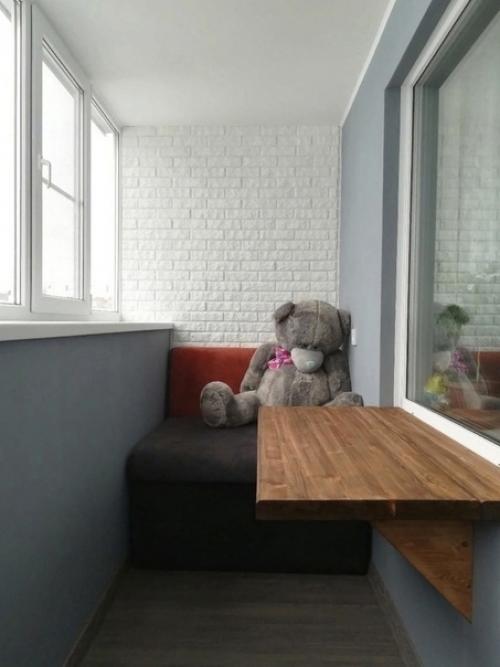 Наша лоджия никогда не была особо комфортной. 06