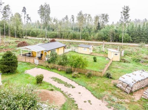 Осуществили давнюю мечту, построили себе дачу. 05