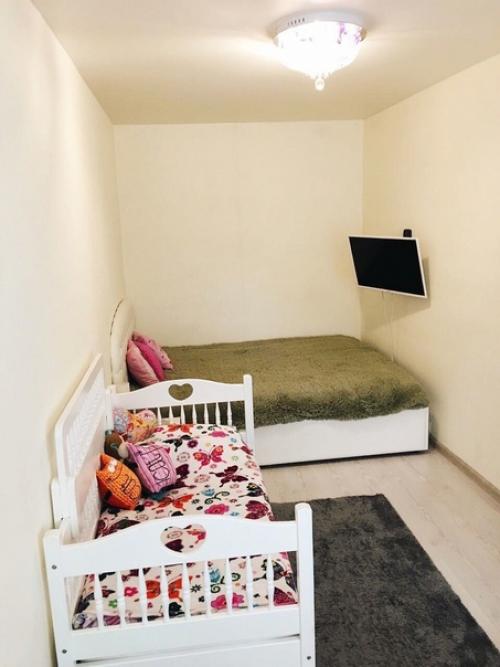 Сделали косметический ремонт, при чем все самостоятельно. 01