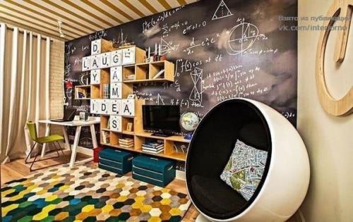 Вариант оформления детской комнаты, которую легко трансформировать в детскую для двух детей.