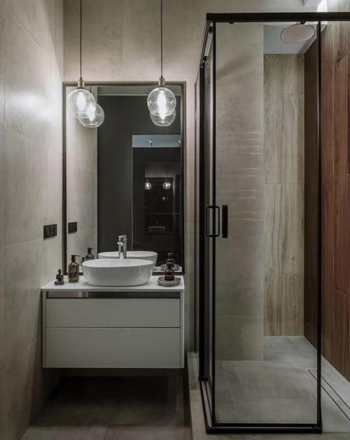 В квартире - идеально грамотно организованное освещение, которое идеально подчеркивает все ее лучшие стороны.