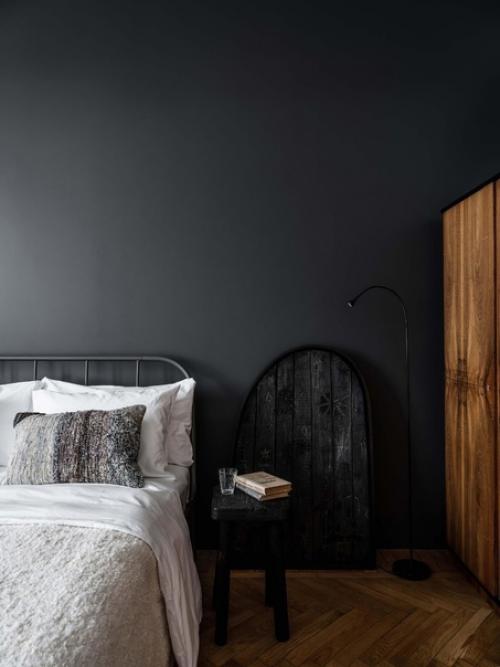 Дом весьма старый, аж 1945 года. 01