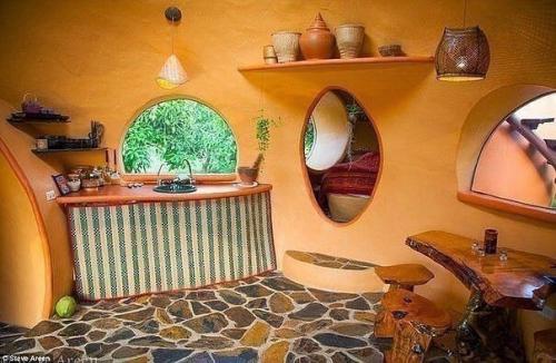 У мужчины бюджет был всего 9 к долларов и огромное желание построить свой дом. 08