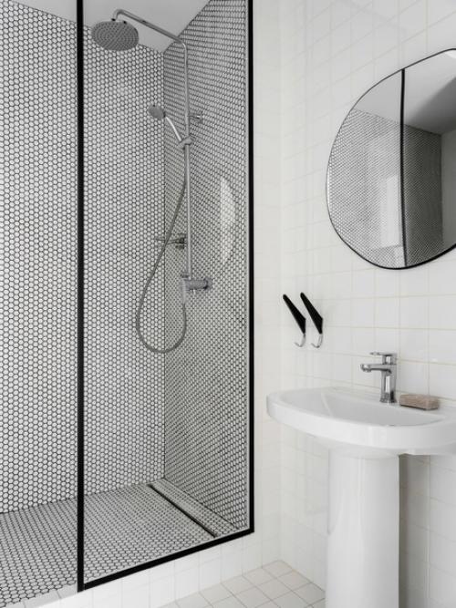 Дом весьма старый, аж 1945 года.