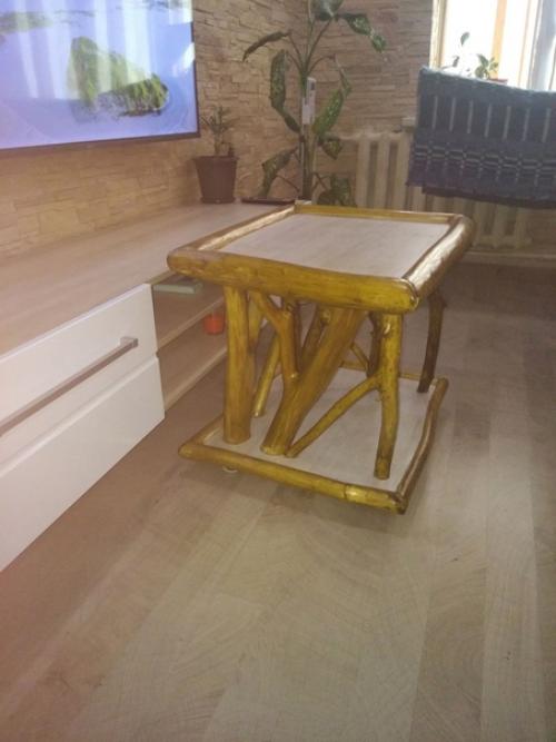 Смастерил немного мебели в дом из обычных сучков.