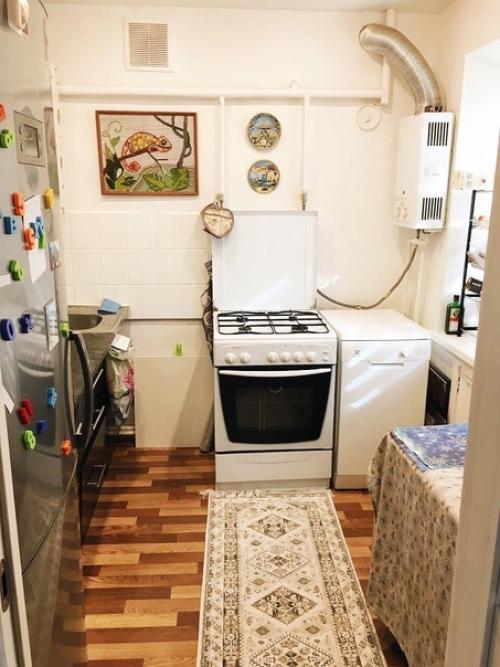 Сделали косметический ремонт, при чем все самостоятельно. 03