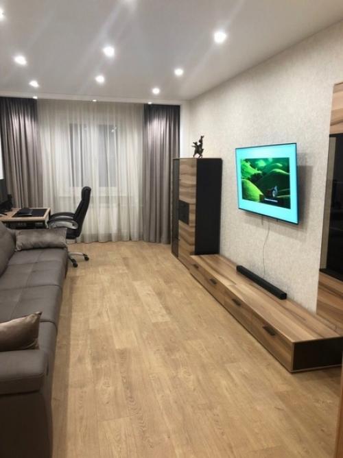 Давно с мужем увлекаемся дизайном интерьеров, регулярно смотрим передачи, в интернете мы читаем о последних ноу хау в этой сфере.