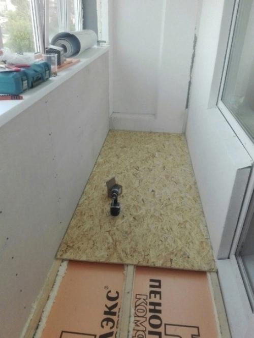 Наша лоджия никогда не была особо комфортной. 01