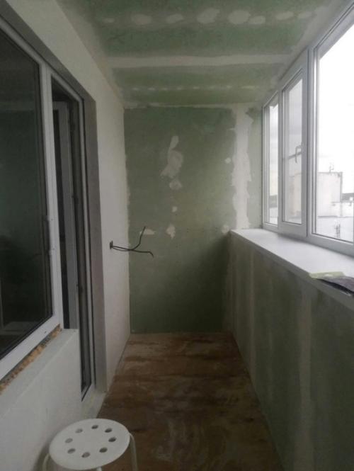 Наша лоджия никогда не была особо комфортной. 04