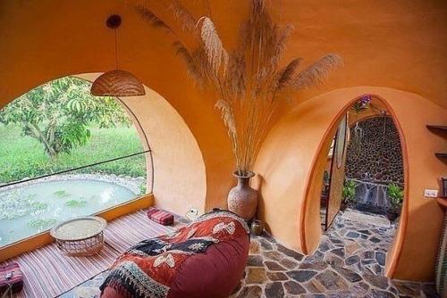 У мужчины бюджет был всего 9 к долларов и огромное желание построить свой дом. 09