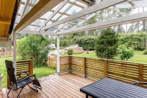 Осуществили давнюю мечту, построили себе дачу. 01