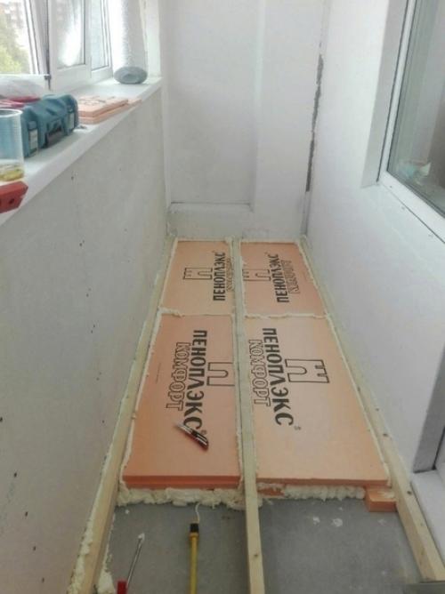 Наша лоджия никогда не была особо комфортной.