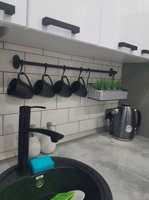 Кухня маленькая, но ремонт очень удачный получился. 01