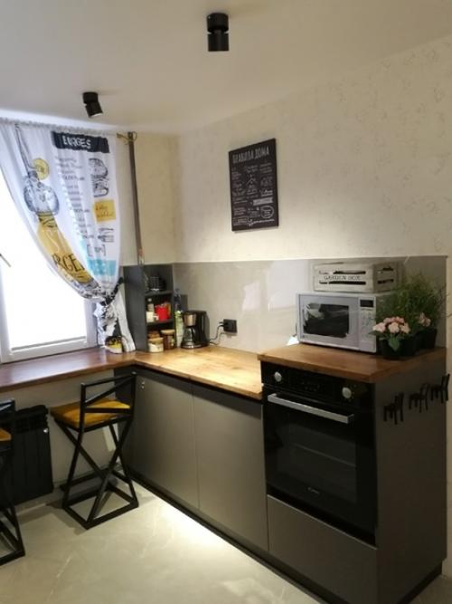 Живу один, часто зову к себе гостей, и решил обновить ремонт, чтобы удивить друзей. 03